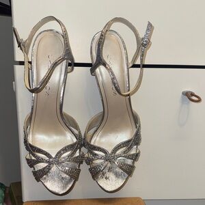 CAPARROS Womens 10 B HEIRLOOM Ankle Strap Sandals Special Ocassion SILVER LAME